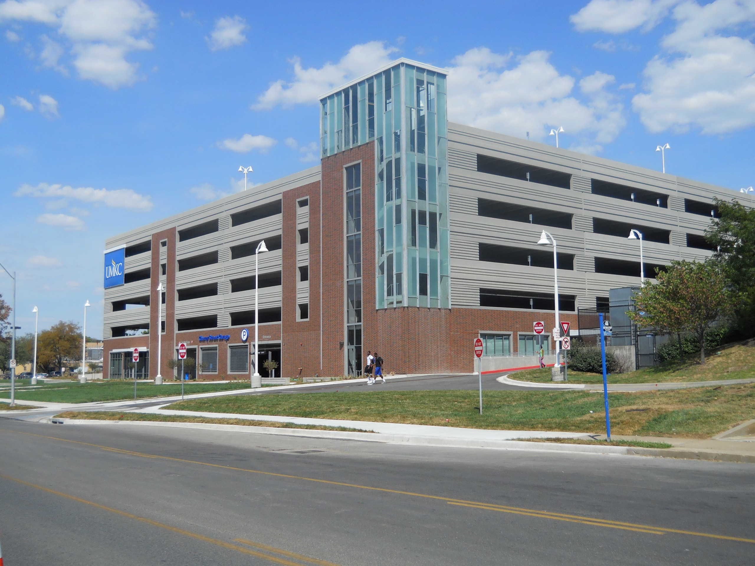 UMKC Oak Street Parking Garage Design-Build - Taliaferro & Browne